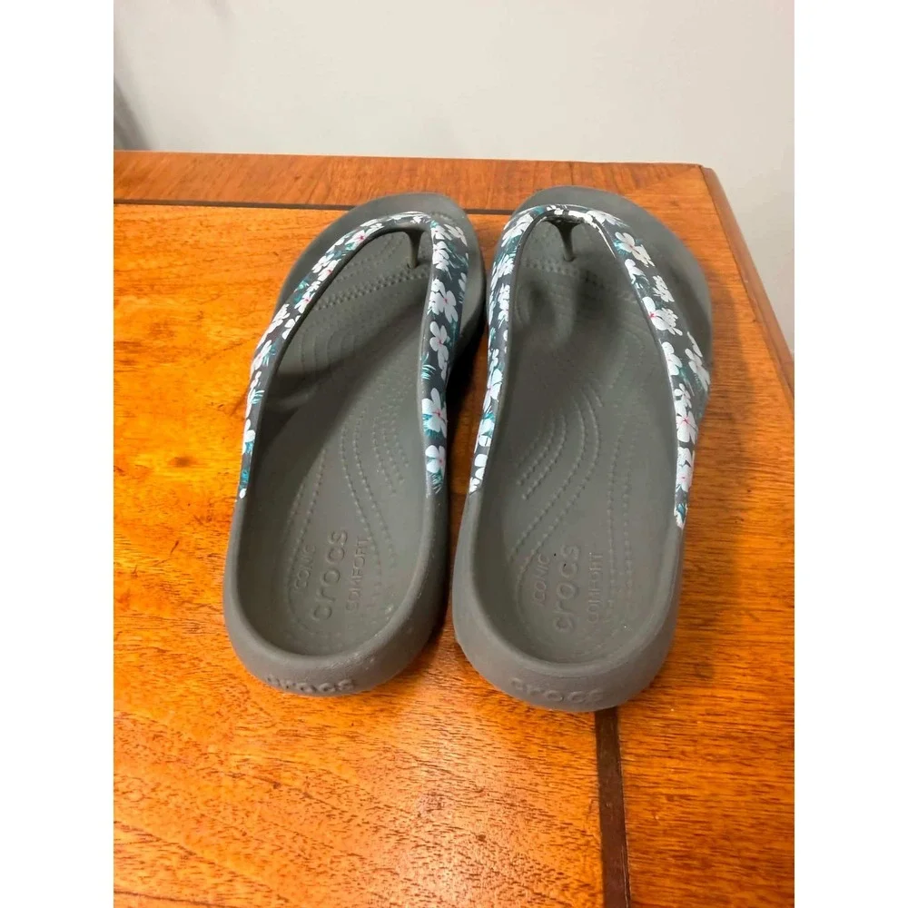 Crocs Kadee II Floral Flip Flops Grey Tropical Flower Sandals Womens 9